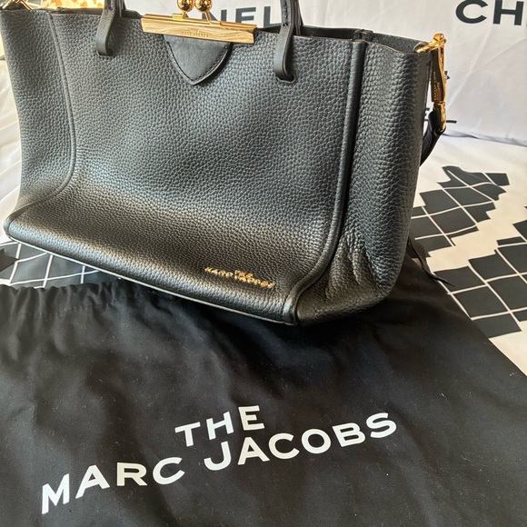 MARC JACOBS The Kiss Lock Mini Leather Tote - Picture 13 of 14